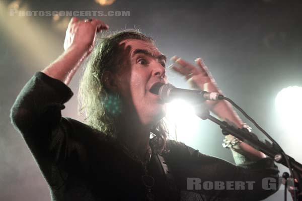 NEW MODEL ARMY - 2013-12-19 - PARIS - Divan du Monde - Justin Edward Sullivan